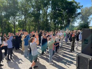 Honeyview_379871281_705476048289583_4991055125156476084_n